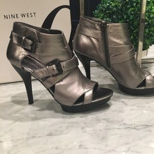 ⏫ Silver Buckle Platform Booties ⏫